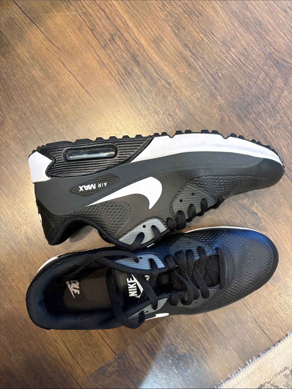 Nike Men's Black and White Air Max golf shoes